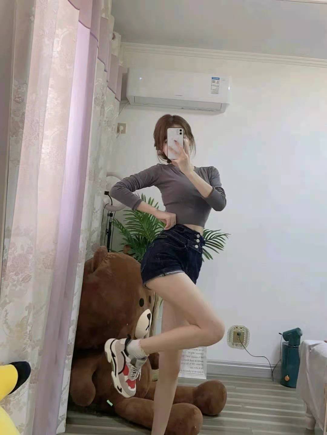 性格温柔，胸器蛮大